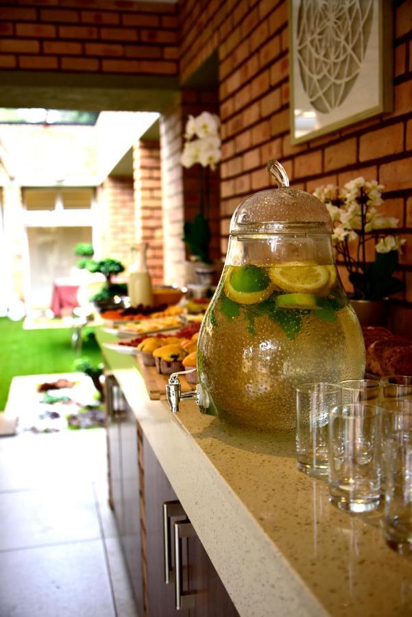 Five O'Clock Zen Boutique Guest House سنتوريون المظهر الخارجي الصورة